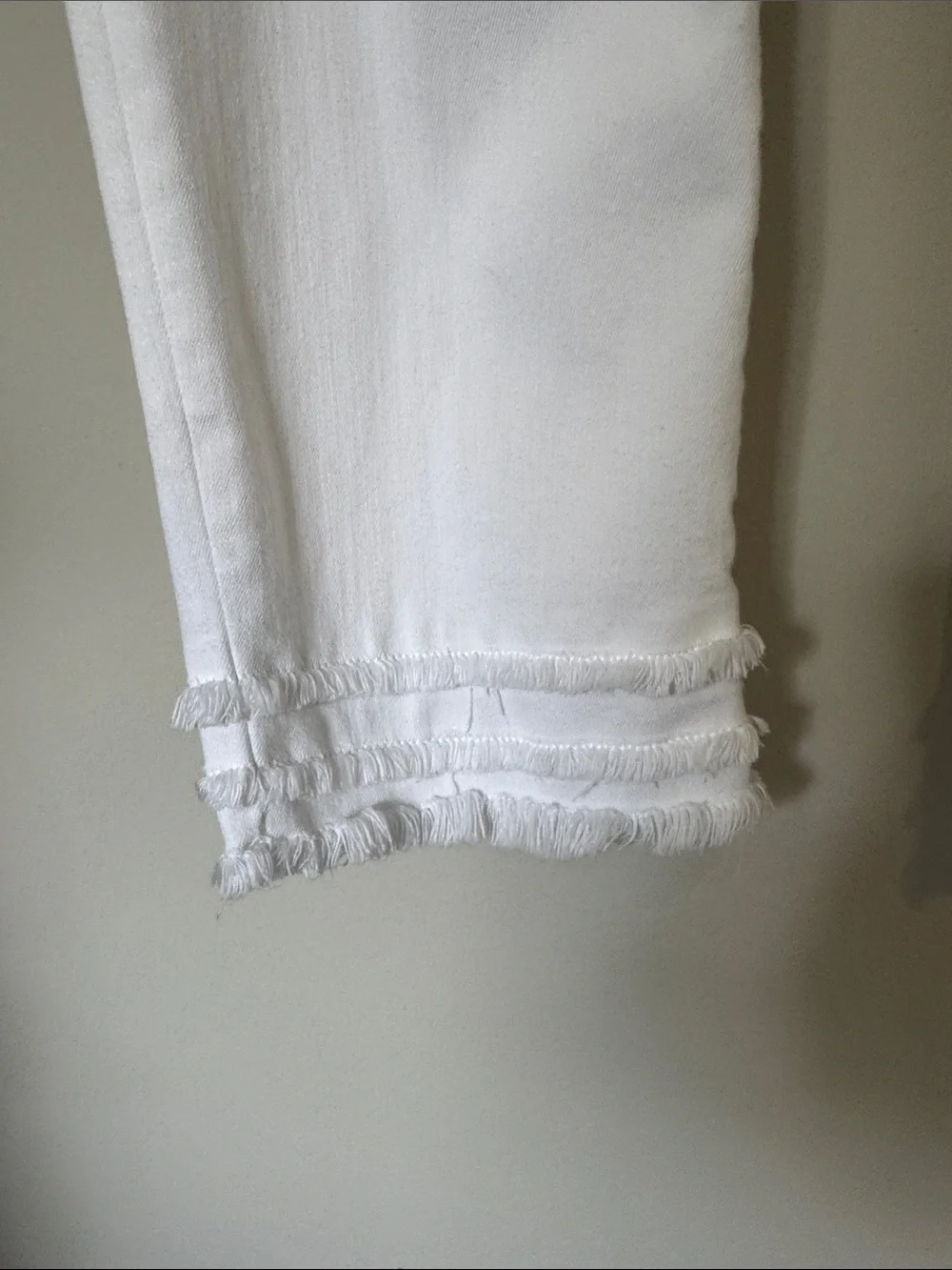 Chico's White Cropped Triple Frayed-Hem Pull On Pants Size 2 (10/12) - Picture 3 of 8